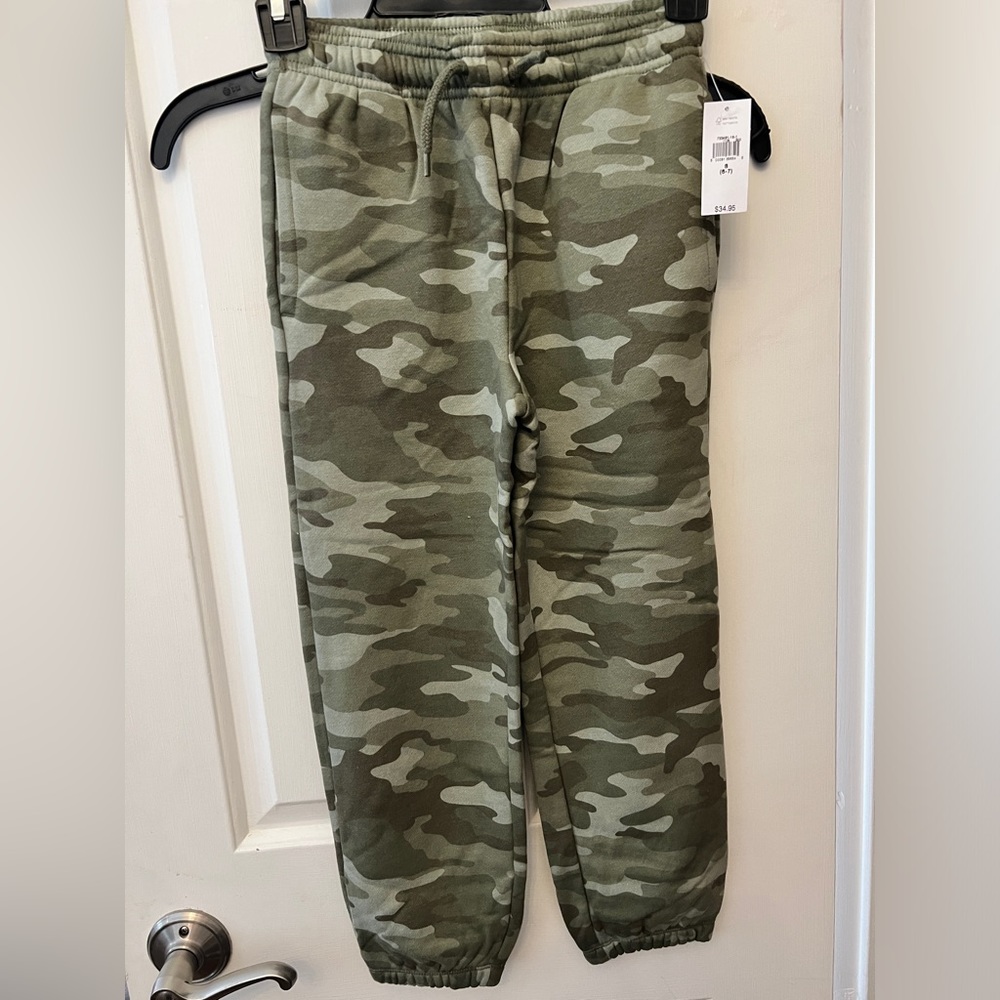 Gap Kids Pull-on Joggers (green camo size 6/7) - NWT